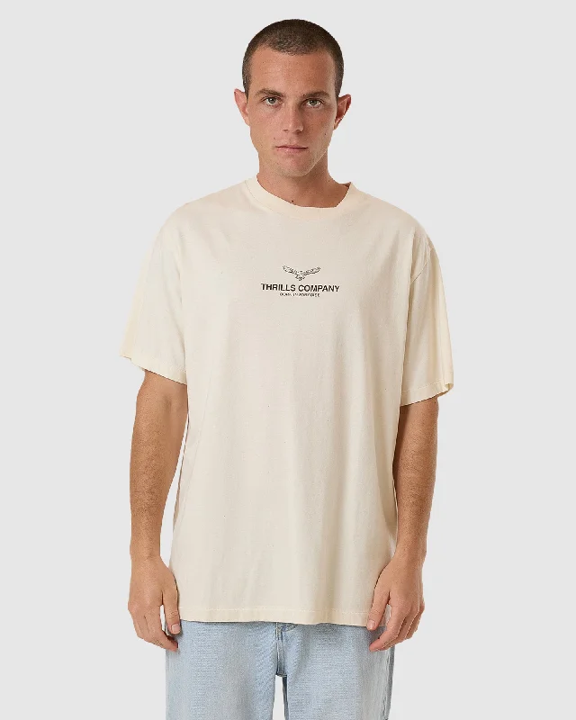 EMBLEM MERCH FIT TEE