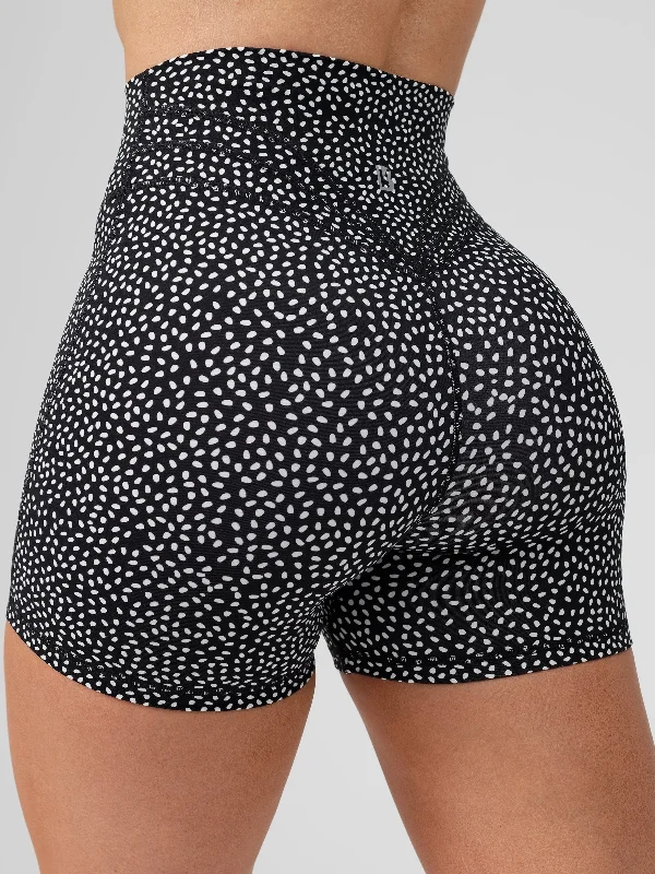 Legacy Short 4" - Black Bossy Print